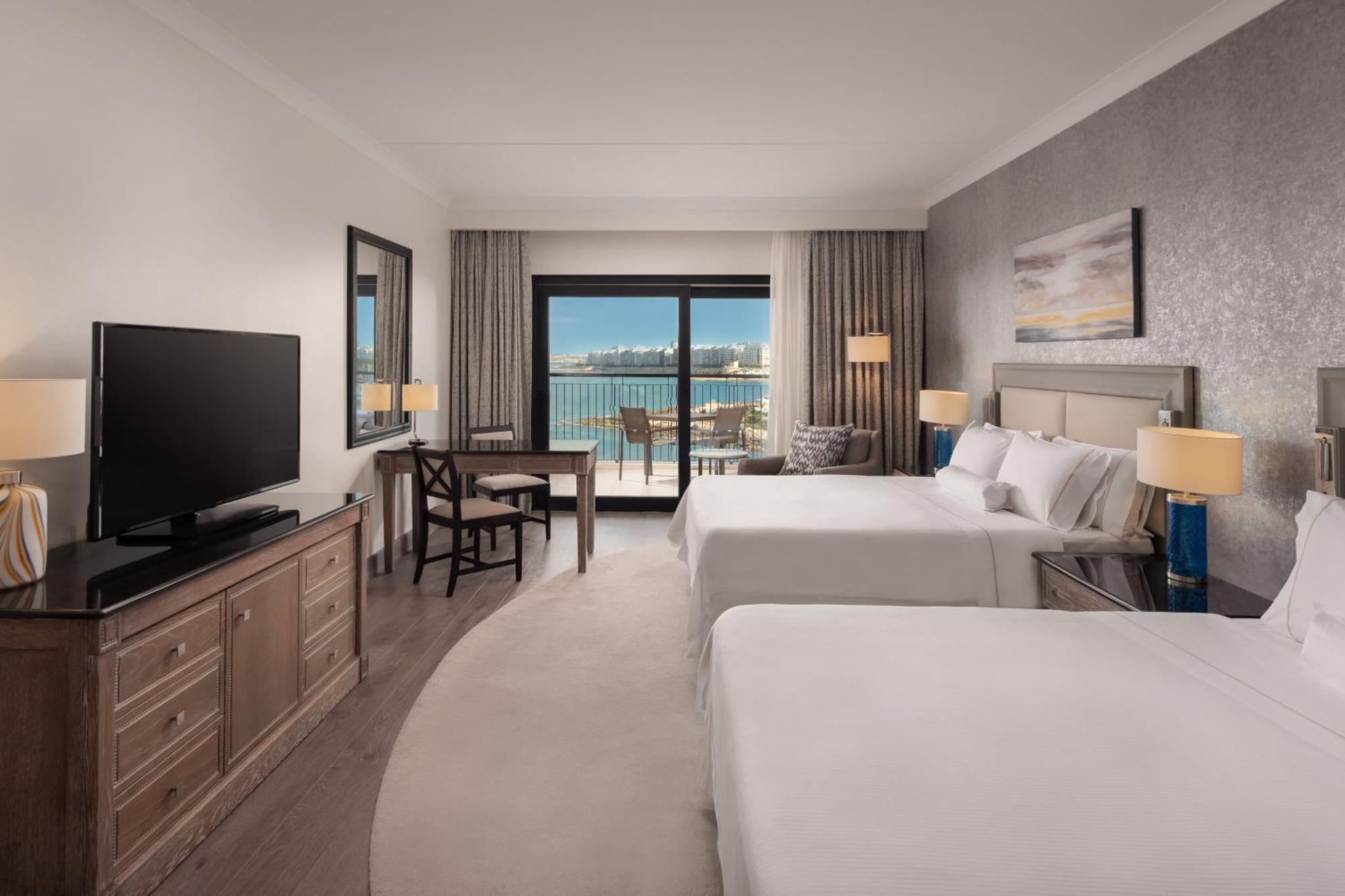 The Westin Dragonara Resort, Malta San Giuliano Esterno foto A guest room at the Hilton San Diego Bayfront