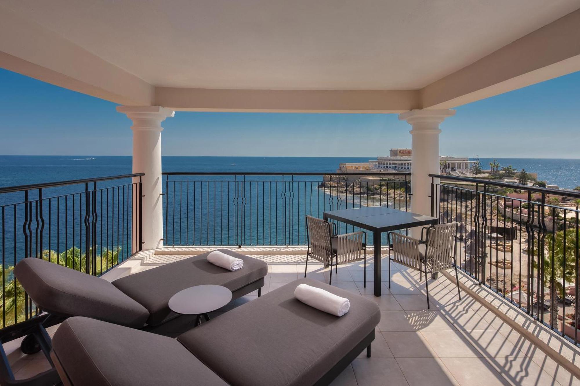 The Westin Dragonara Resort, Malta San Giuliano Esterno foto A balcony at the Westin Palace, Madrid