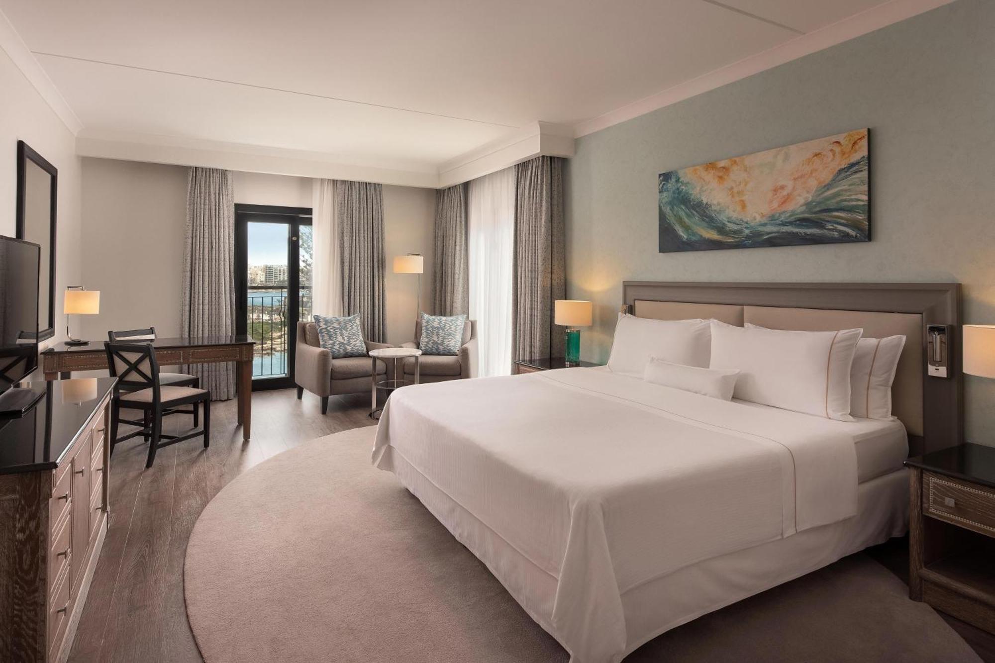 The Westin Dragonara Resort, Malta San Giuliano Esterno foto A guest room at the Hilton San Diego Bayfront