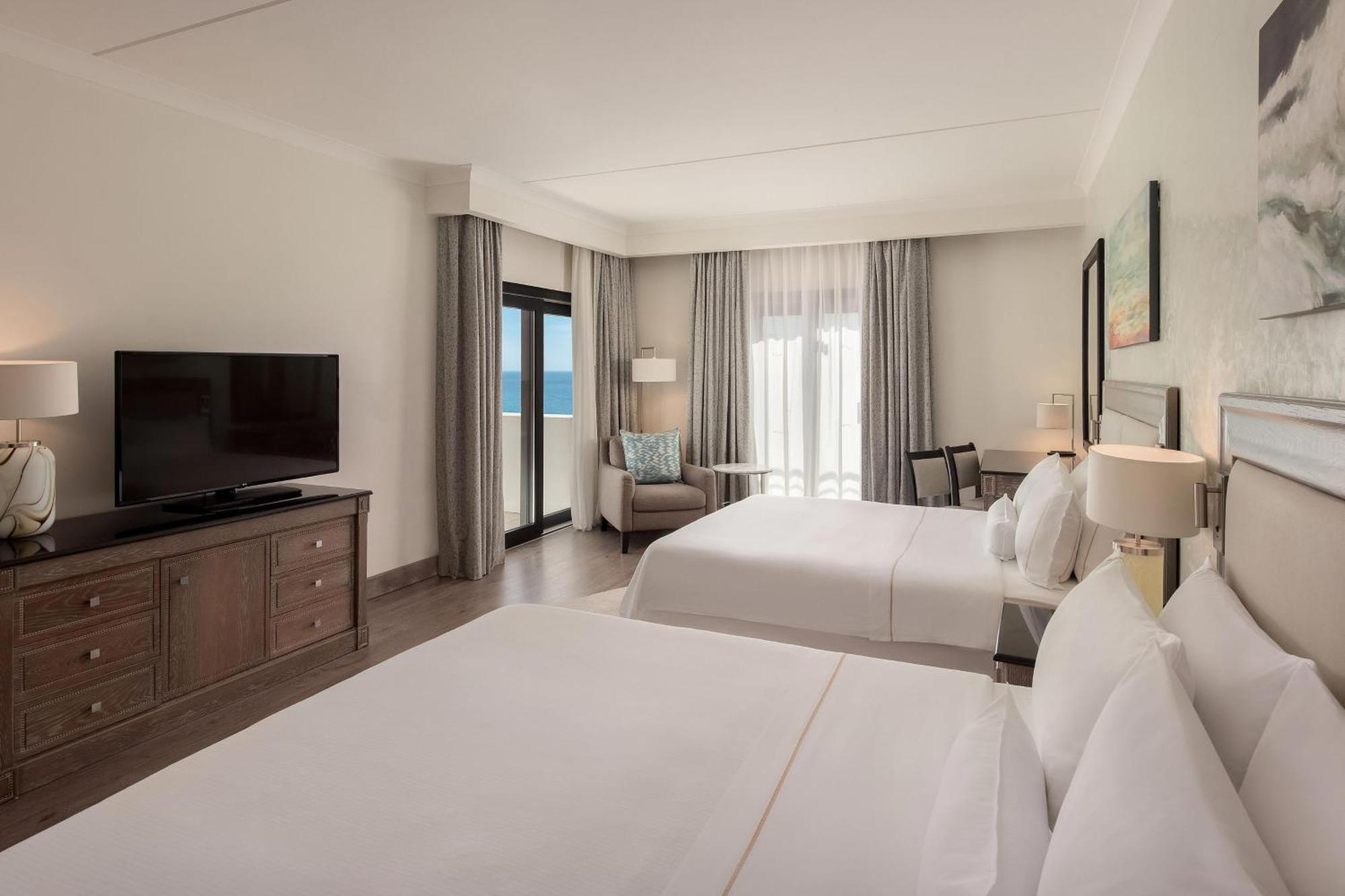The Westin Dragonara Resort, Malta San Giuliano Esterno foto A guest room at the Hilton Garden Inn