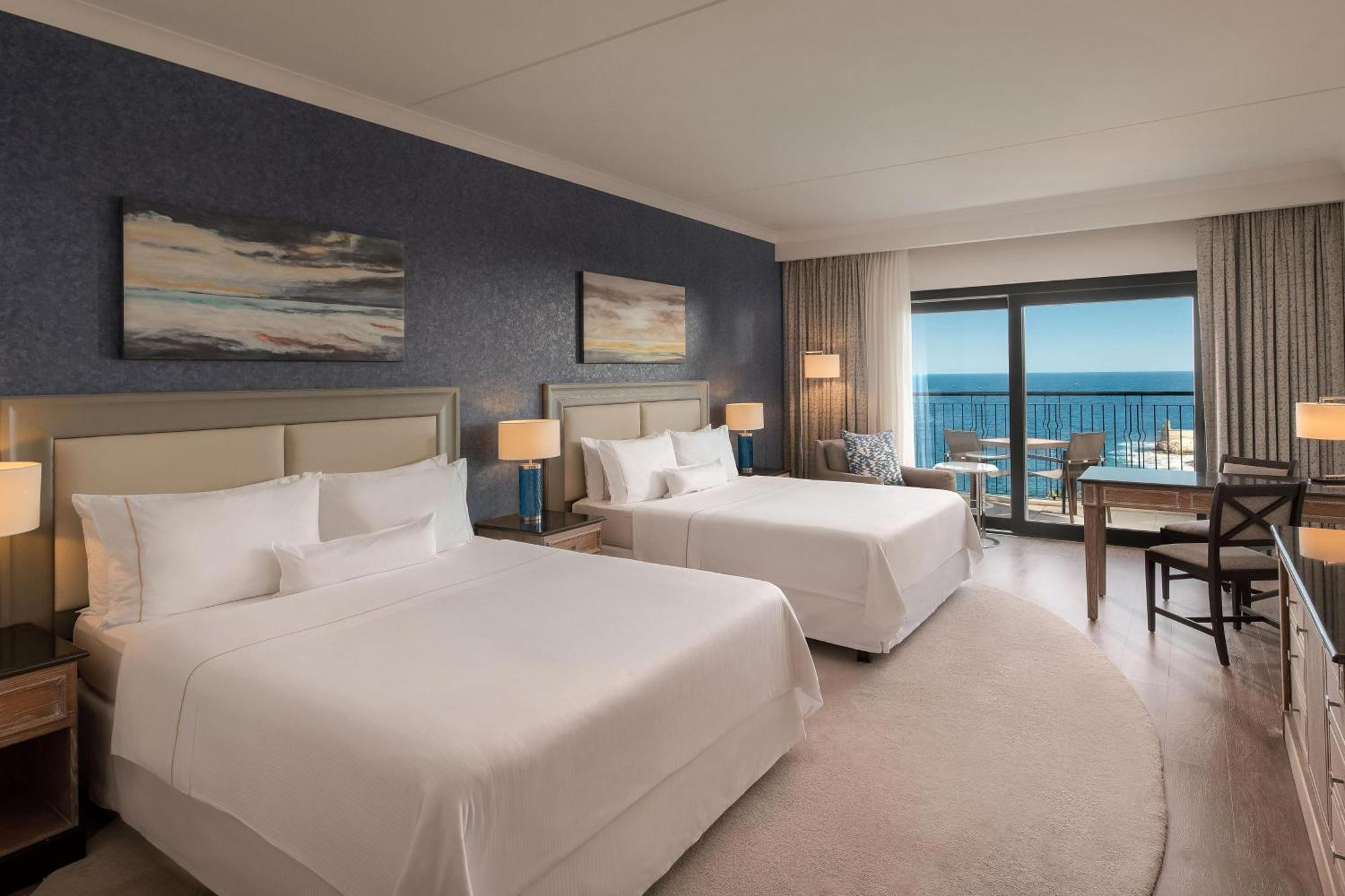 The Westin Dragonara Resort, Malta San Giuliano Esterno foto A guest room at Hilton Garden Inn