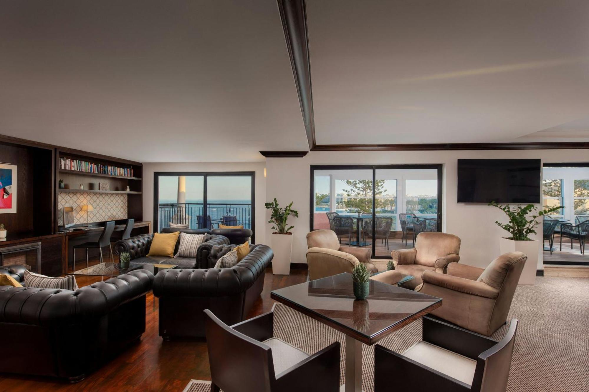 The Westin Dragonara Resort, Malta San Giuliano Esterno foto The Club at Ben Gurion Airport