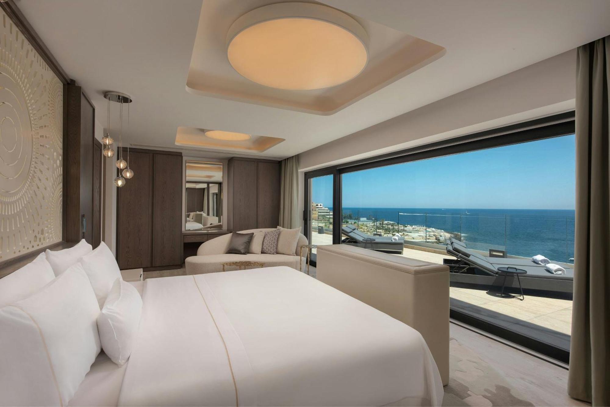 The Westin Dragonara Resort, Malta San Giuliano Esterno foto A bedroom at the hotel