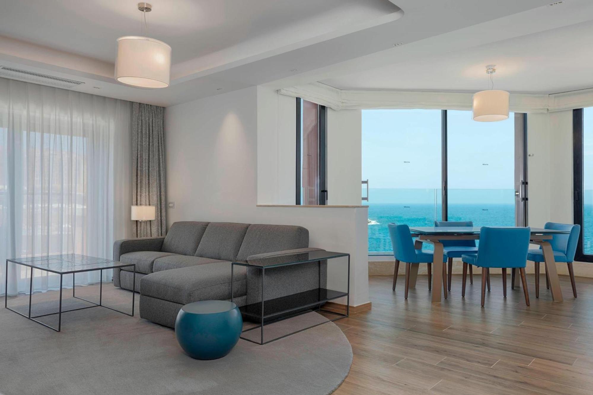The Westin Dragonara Resort, Malta San Giuliano Esterno foto A suite at the hotel