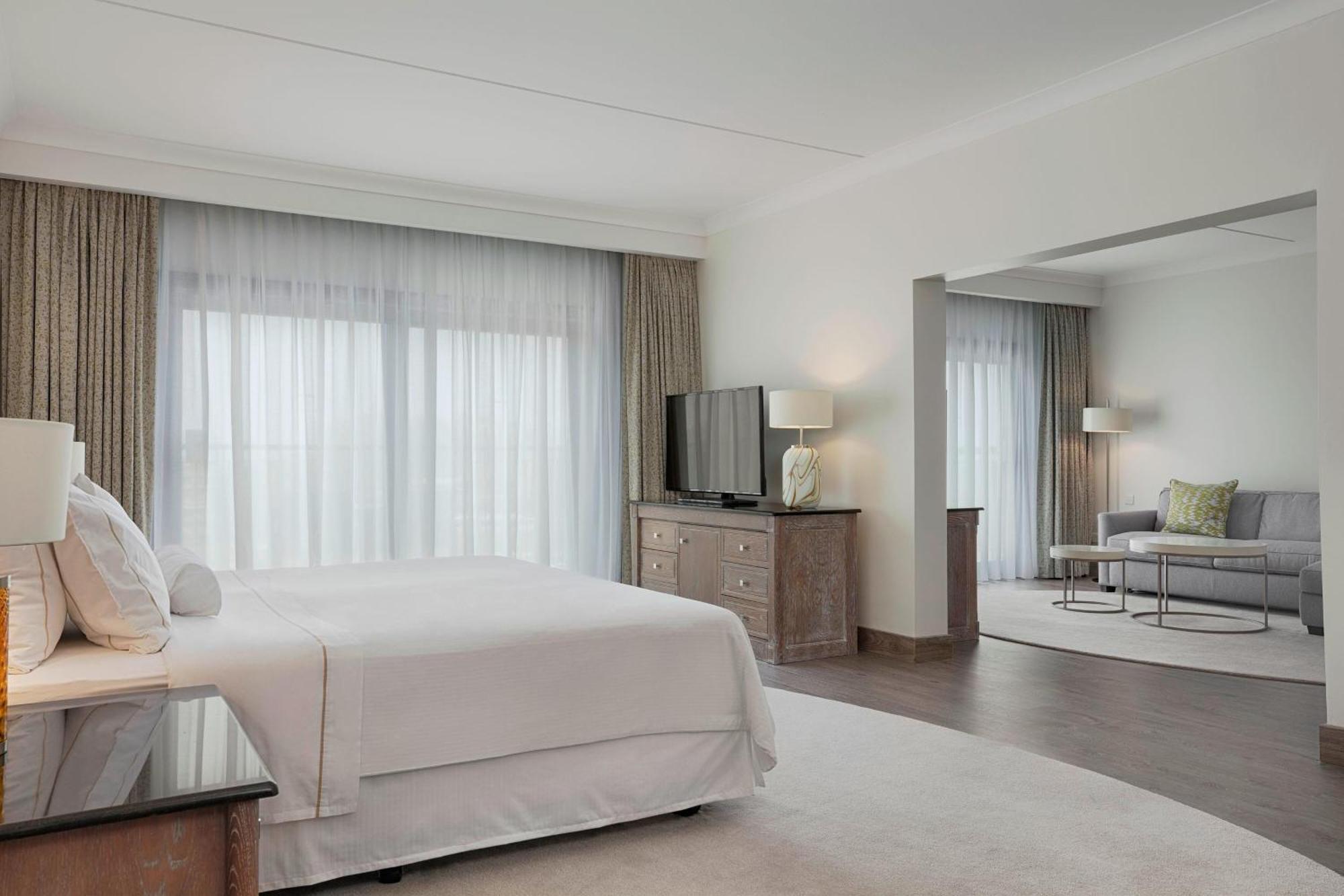 The Westin Dragonara Resort, Malta San Giuliano Esterno foto A suite at the hotel